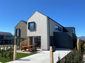 Lindis House by the Reserve